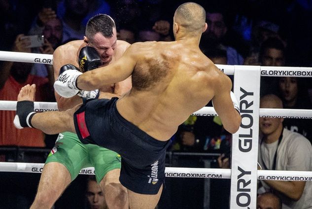 ANP Sport via Getty Images/ Badr Hari napiera na Arkadiusza Wrzoska
