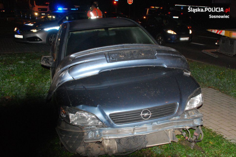 21-latek podczas ucieczki przed policją w Sosnowcu rozbił cztery samochody.
