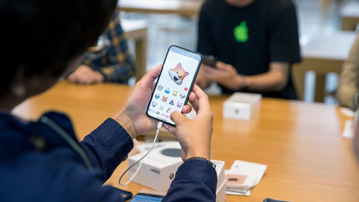 Klientów nie odstraszyła cena 999 dol. za najnowsze iPhone'y