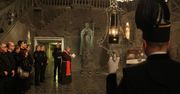 Wieliczka: Droga Krzyżowa 100 metrów pod ziemią