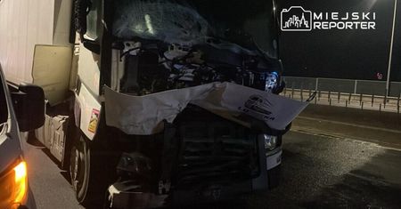 Ciężarówka staranowała trzy lawety i potrąciła mężczyznę na S8. Lądował śmigłowiec LPR