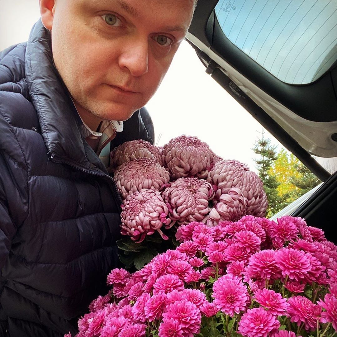 Szymon Hołownia - Gwiazdy wspierają akcję "Kup pan chryzantemę