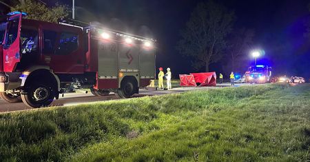 Wypadek motocykla z ciągnikiem. Dwie osoby spłonęły żywcem