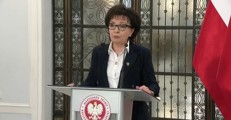 NIK wzywa E. Witek ws. afery związanej z szyciem maseczek. Ta tłumaczy, że interweniowała jedynie w obronie szwaczek