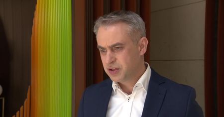 “800+” i darmowe autostrady. Politycy komentują obietnice Kaczyńskiego z konwencji programowej PiS