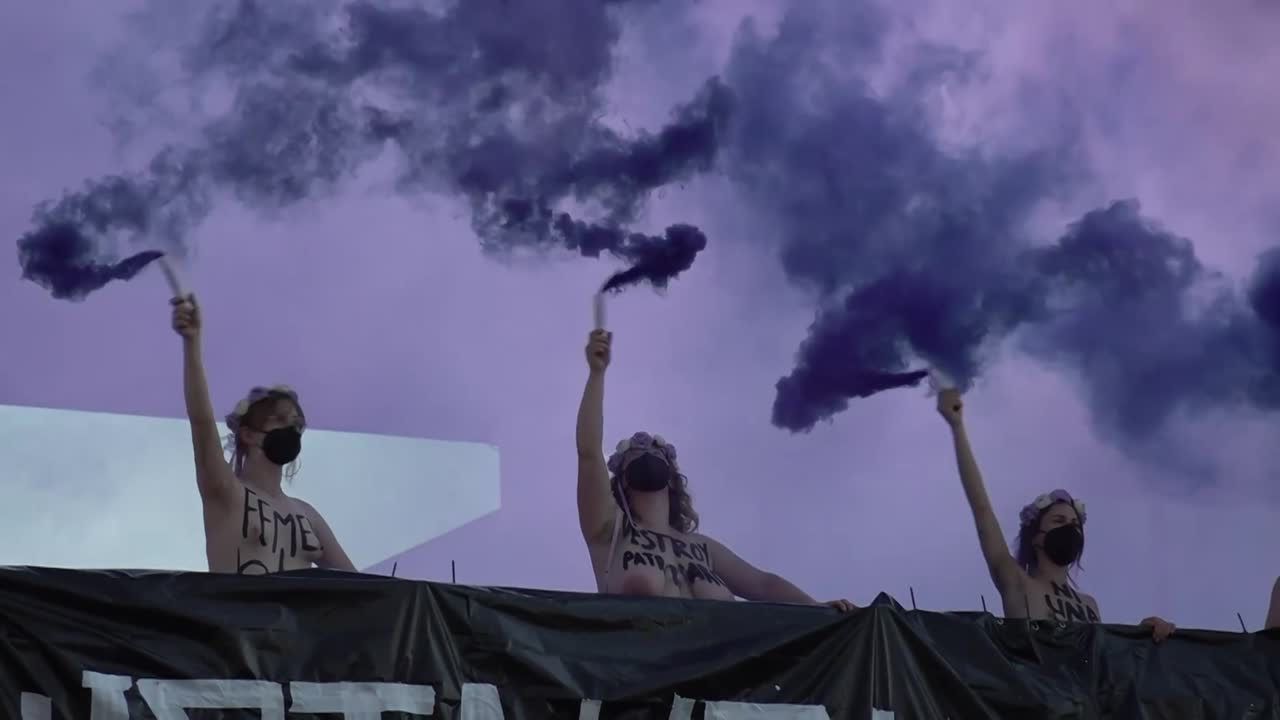 Protest aktywistek FEMEN w Berlinie. Sprzeciwiają się wypowiedzeniu przez Turcję konwencji stambulskiej.