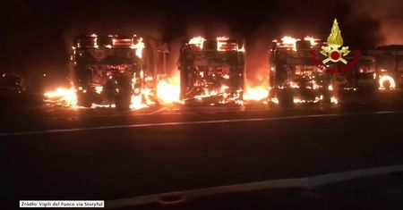 Pożar zajezdni autobusowej w Rzymie. Spłonęło 26 autobusów.