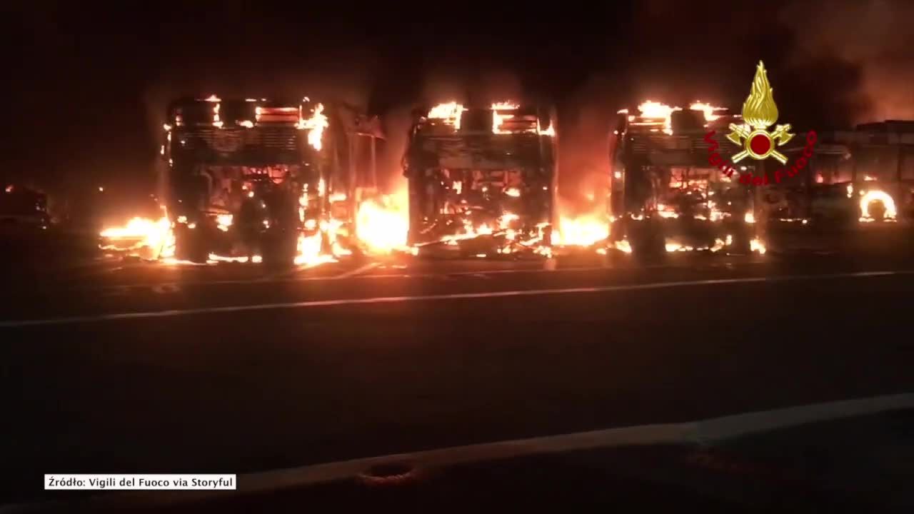 Pożar zajezdni autobusowej w Rzymie. Spłonęło 26 autobusów.