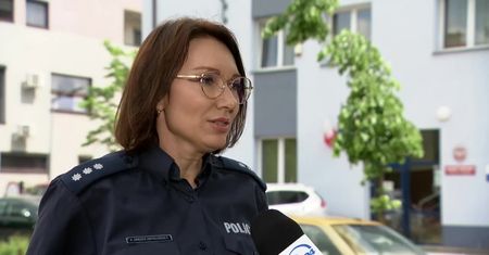 Miała sine oczy, nie dawała oznak życia. Policjanci wybili szybę w aucie, by dostać się do trzylatki