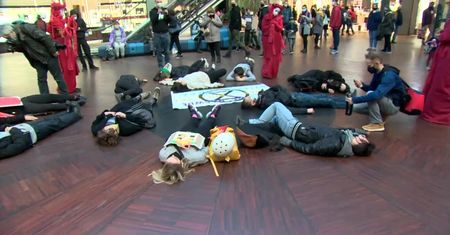 Protest Extinction Rebelion w łódzkim centrum handlowym