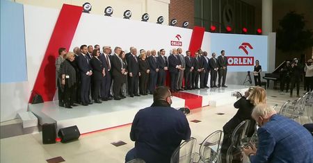 Senat przyjął uchwałę sprzeciwiającą się fuzji Orlenu i Lotosu.