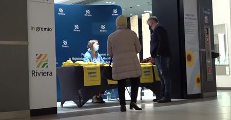 Punkt zbiórki darów dla uchodźców z Ukrainy w gdyńskim centrum handlowym
