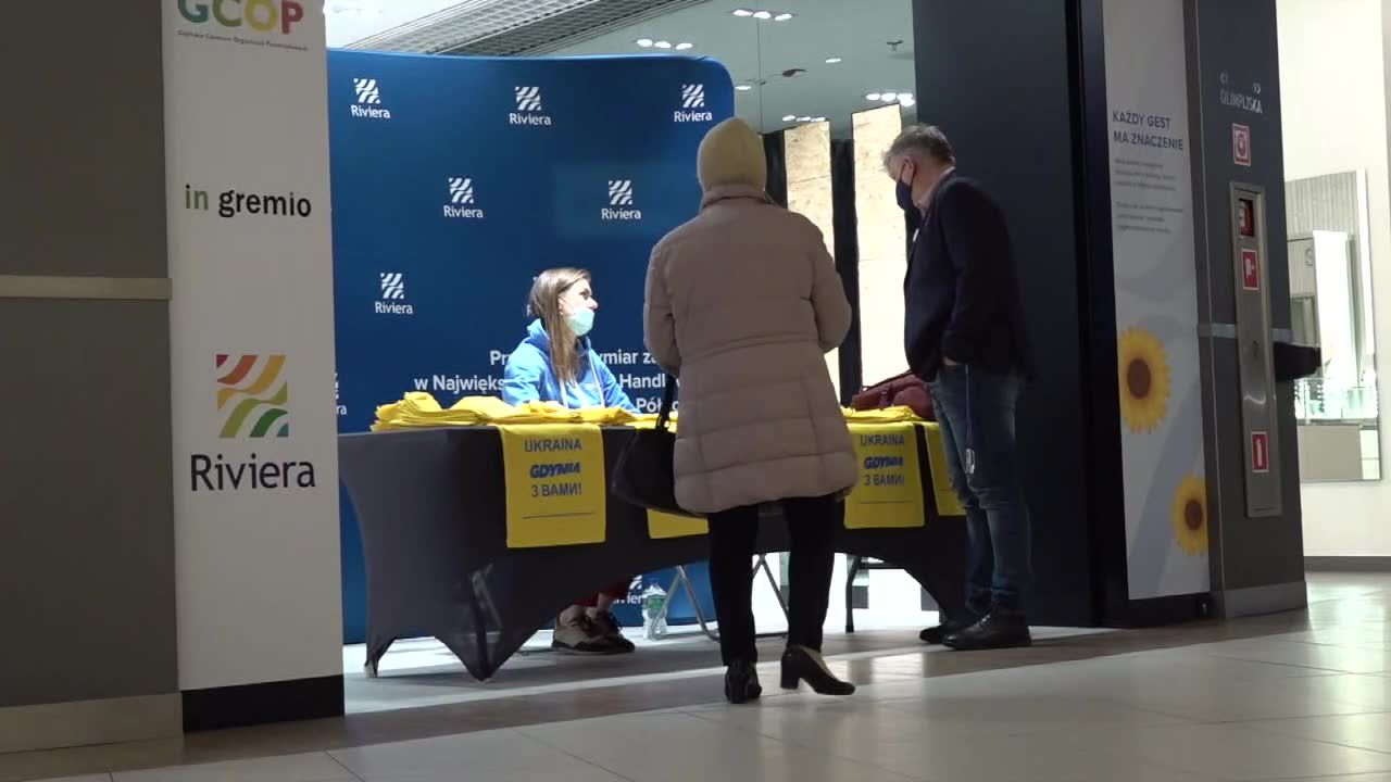 Punkt zbiórki darów dla uchodźców z Ukrainy w gdyńskim centrum handlowym