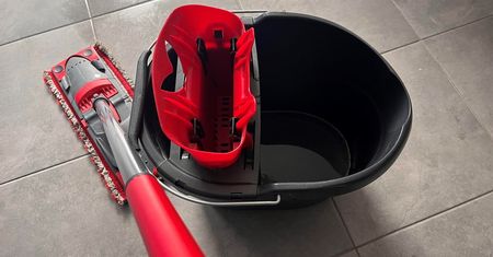 Firmy sprzątające nie chcą, byśmy o tym wiedzieli. Dzięki temu podłoga zawsze idealnie lśni