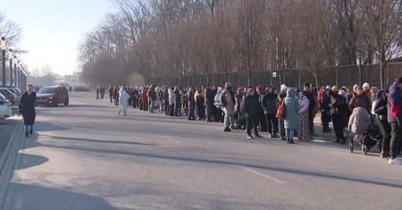 Ogromna kolejka po wyrobienie numeru PESEL przed Stadionem Narodowym. Punkt otwarto o 8, chwilę później chętnych zapraszano już na niedzielę