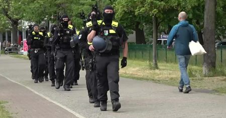 Próba napadu na bank w Berlinie. Jeden z rabusiów został postrzelony, drugi uciekł.