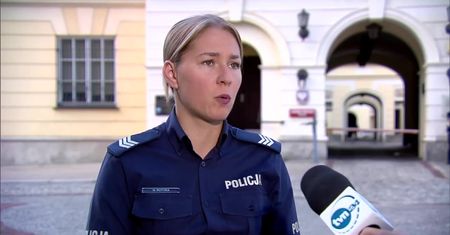 Kobieta raniła nożem dwoje przechodniów w centrum Warszawy. Policja prowadzi śledztwo