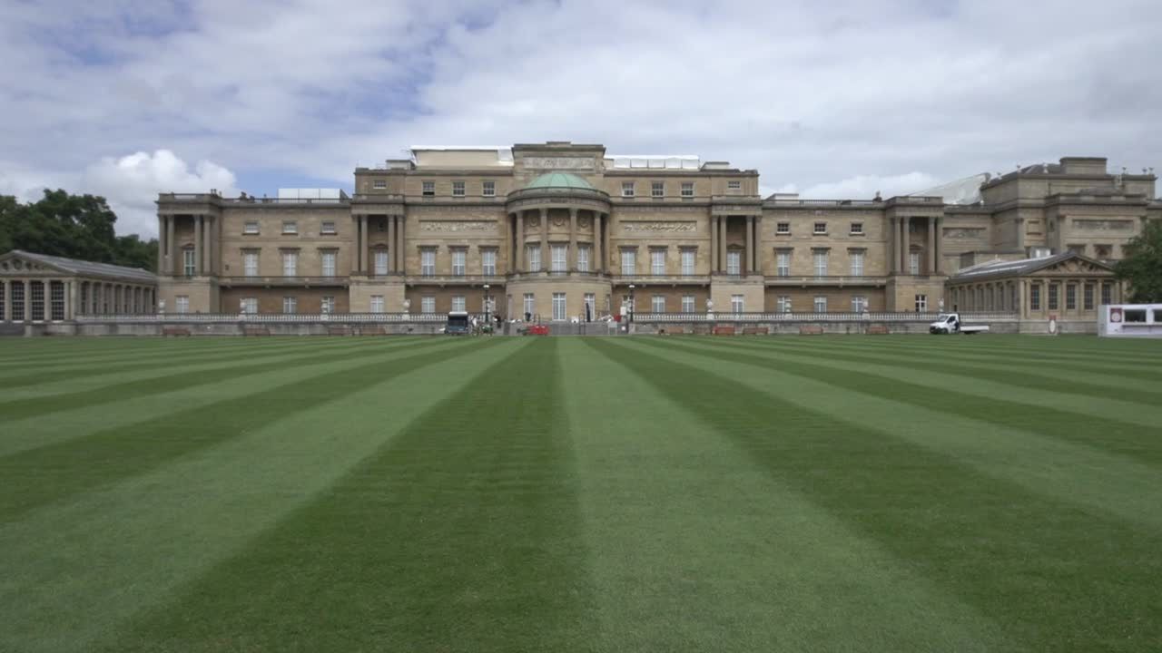 Ogrody Buckingham Palace po raz pierwszy otwarte dla zwiedzających.