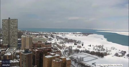 Ogromna tafla lodu oderwała się od brzegu jeziora w pobliżu Chicago.