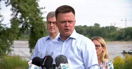 S. Hołownia nad Odrą: Gdzie jest premier? Ich nie interesuje koryto Odry, tylko własne koryto