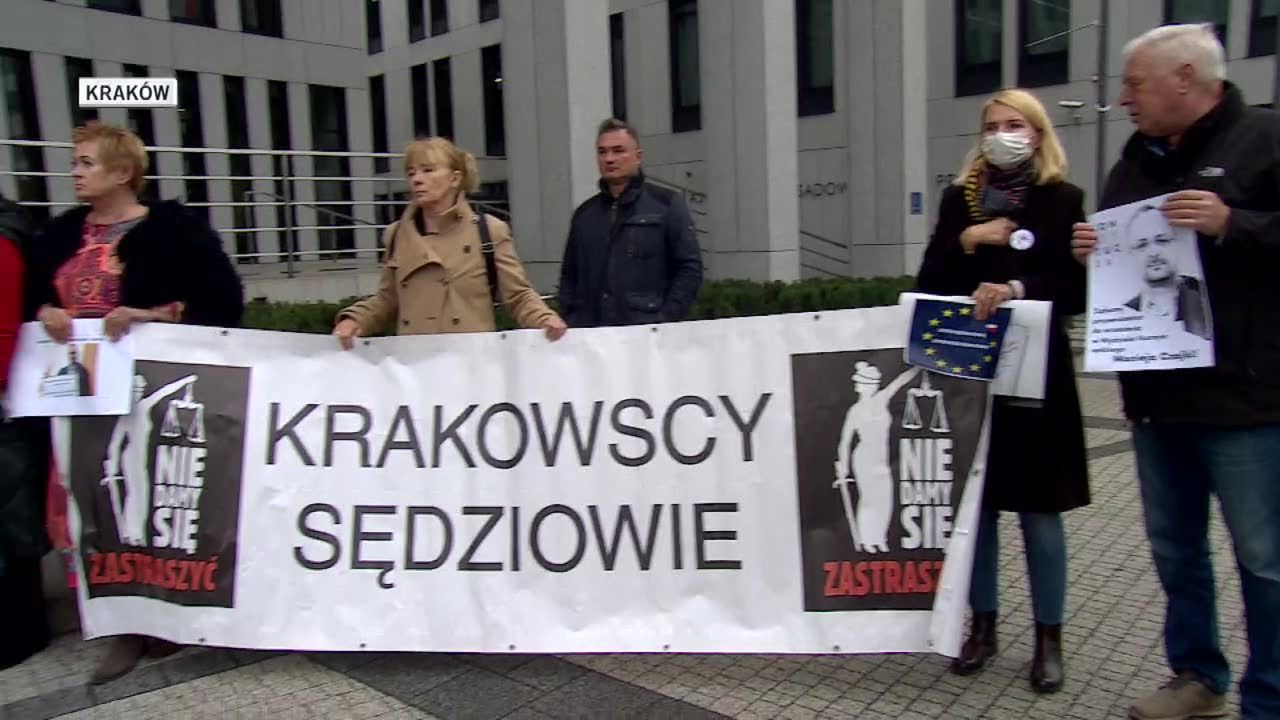 Protesty w obronie sędziów i niezależnych sądów.