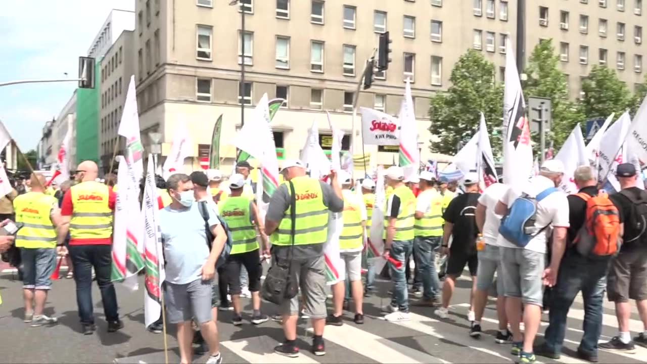 “Solidarność mówi: dość!”. Protest związków zawodowych górników i energetyków w Warszawie.