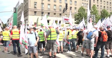 “Solidarność mówi: dość!”. Protest związków zawodowych górników i energetyków w Warszawie.