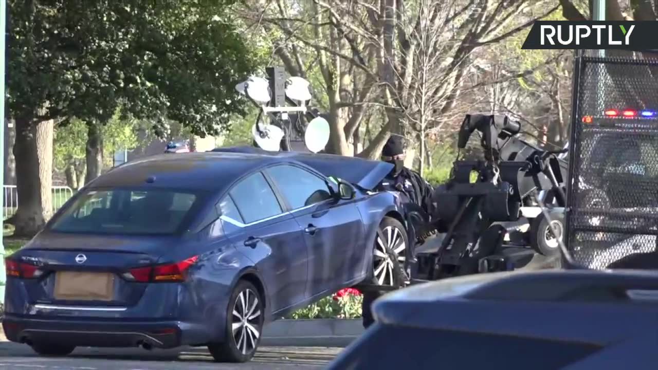 Staranował barykadę Kapitolu i potrącił dwóch policjantów.