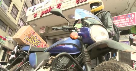 Popularne w Afryce taksówki motocyklowe boda bodas zmienione w… pojazdy dostawcze