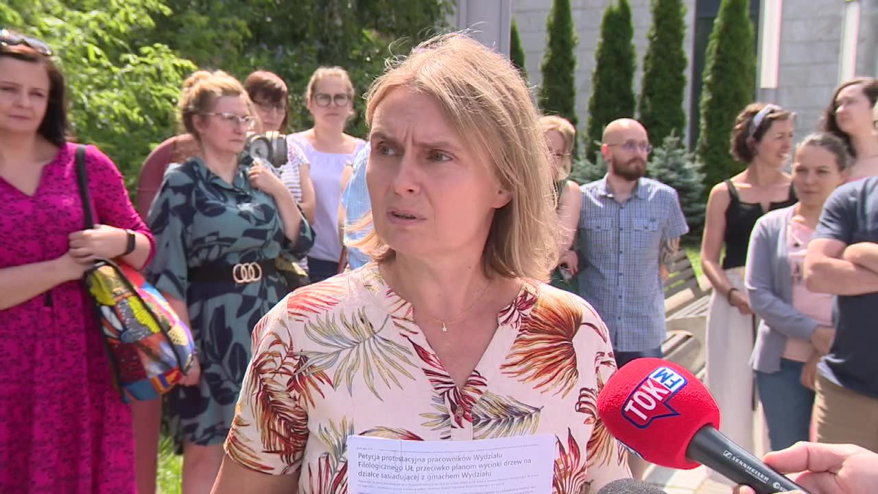 Protest pracowników i studentów Uniwersytetu Łódzkiego. Sprzeciwiają się sprzedaży działki przylegającej do kampusu