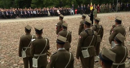 “Nie sączcie dzieciom nienawiści do Niemców”, apelowała W. Traczyk-Stawska. A w przemówieniu premiera znów o reparacjach