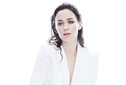 Zmysłowa Emily Blunt w garniturze dla "C Magazine"