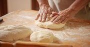 To ciasto drożdżowe zrobisz w 15 minut. Patent doświadczonych piekarzy. Nie musi wyrastać