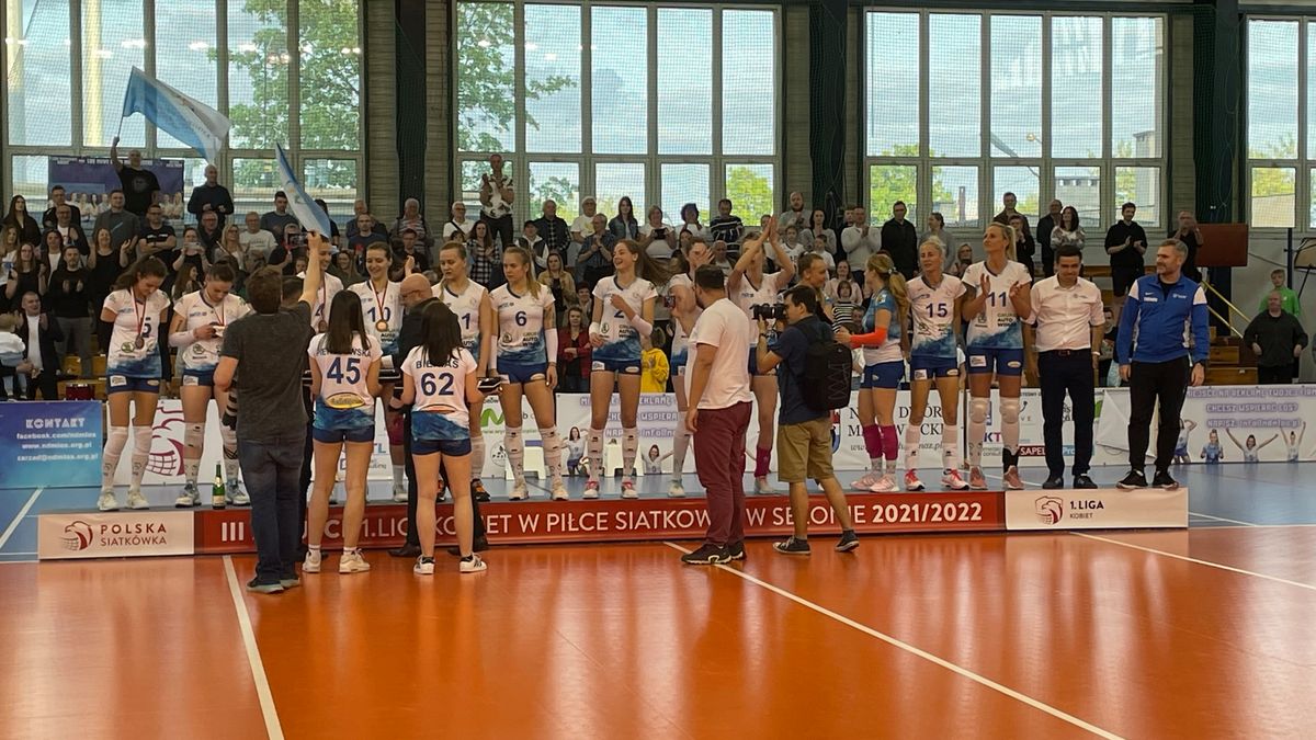 Archiwum prywatne / Piotr Woźniak / Na zdjęciu: siatkarki LOS-u Nowy Dwór Mazowiecki