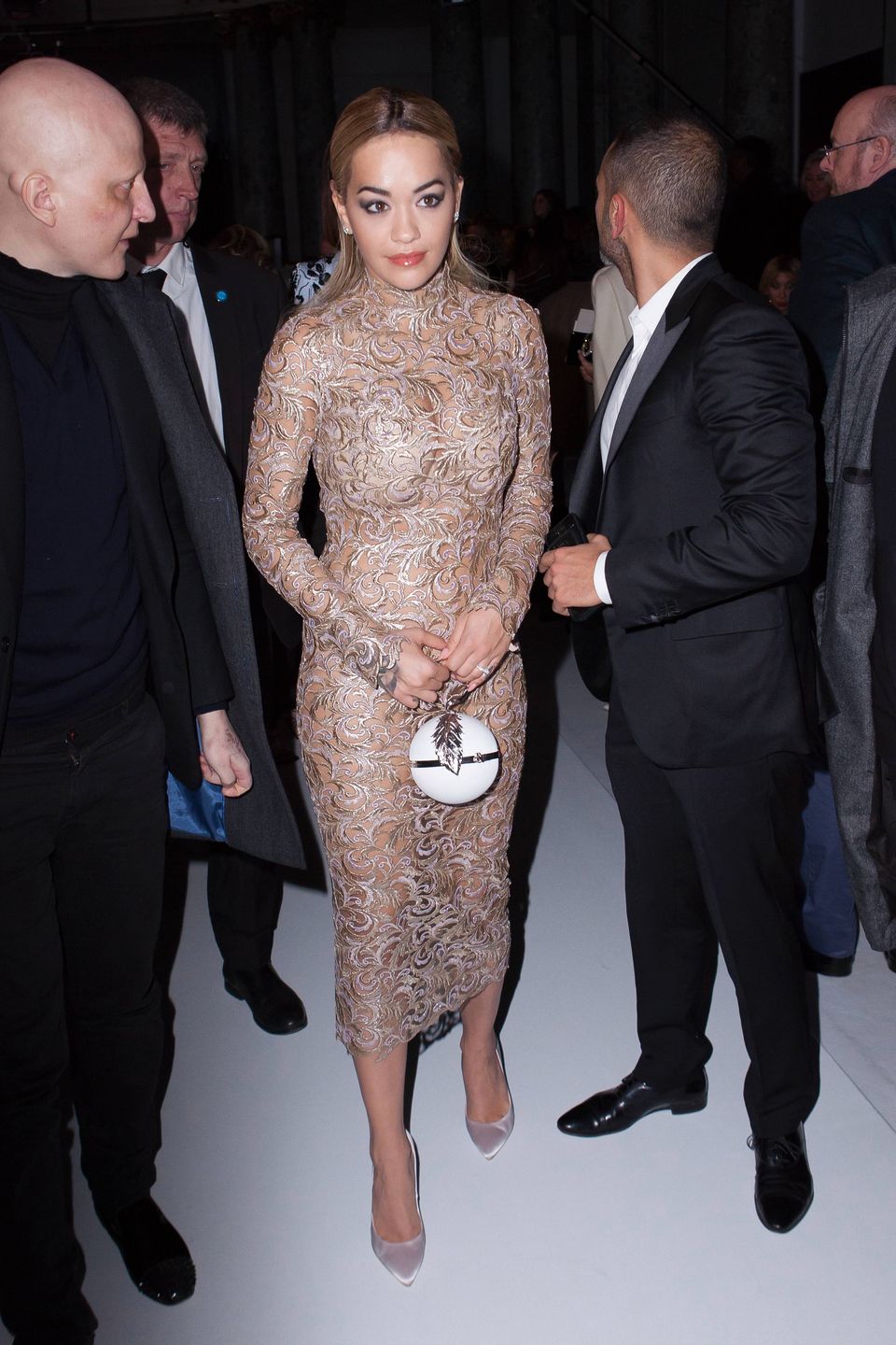 Rita Ora pokazała więcej, niż można się było spodziewać. Wszystko przez sukienkę