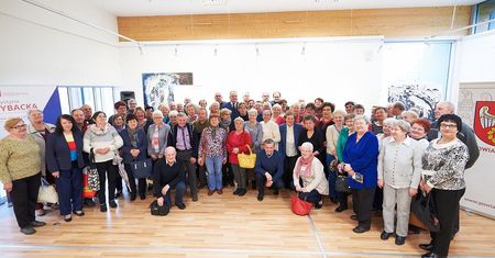 Seniorzy z Gniezna poznawali atrakcje powiatu pilskiego