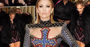 Jennifer Lopez przyłapana przez paparazzi w szampańskim nastroju na after party! Seksbomba nie mogła ustać na swoich pięknych nogach!
