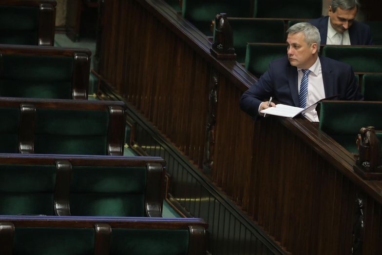 Minister Adamczyk potwierdził, że jego najbliższy pracownik odszedł z własnej woli