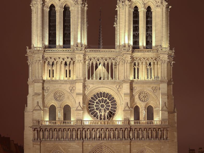 Francja: Mężczyzna zastrzelił się w Notre Dame. Zarządzono ewakuację