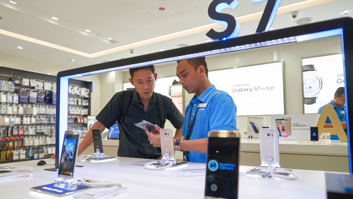 2017 będzie dla Polaków wyjątkowo słabym rokiem na zakup nowego flagowca 1