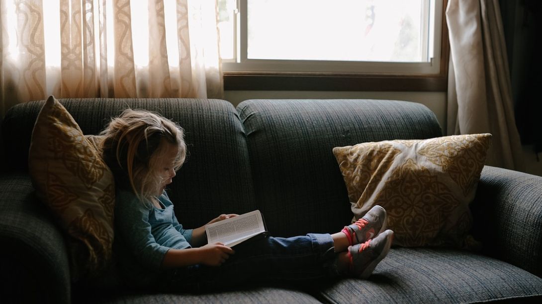 Hiperleksja to zaburzenie typu niewerbalnego, które można podejrzewać, gdy kilkunastomiesięczne dziecko nie umie mówić i ma problemy z komunikacją społeczną, ale potrafi czytać. 