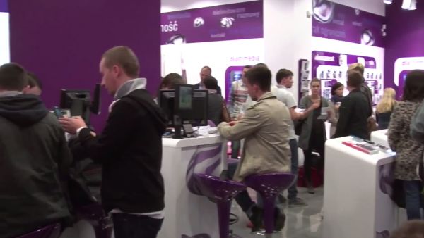 Komórkomania.TV: Wideorelacja z nocnej premiery iPhone'a 5 w Play 1