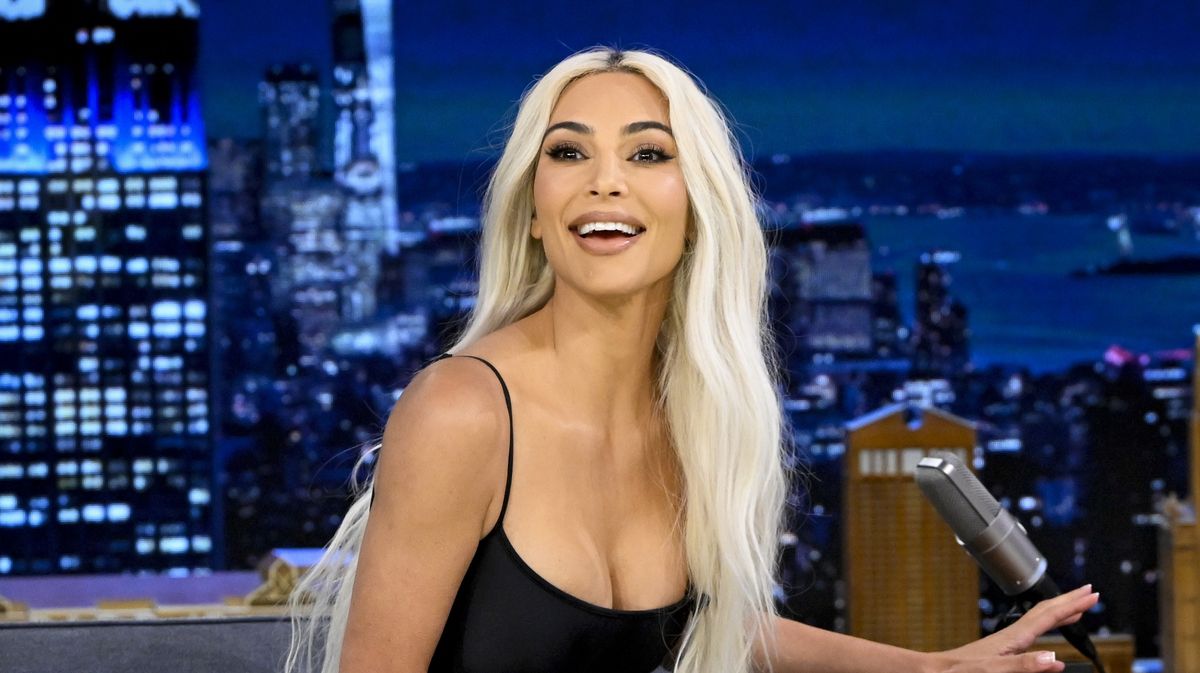 Kim Kardashian pozuje z gołą pupą na okładce amerykańskiego magazynu