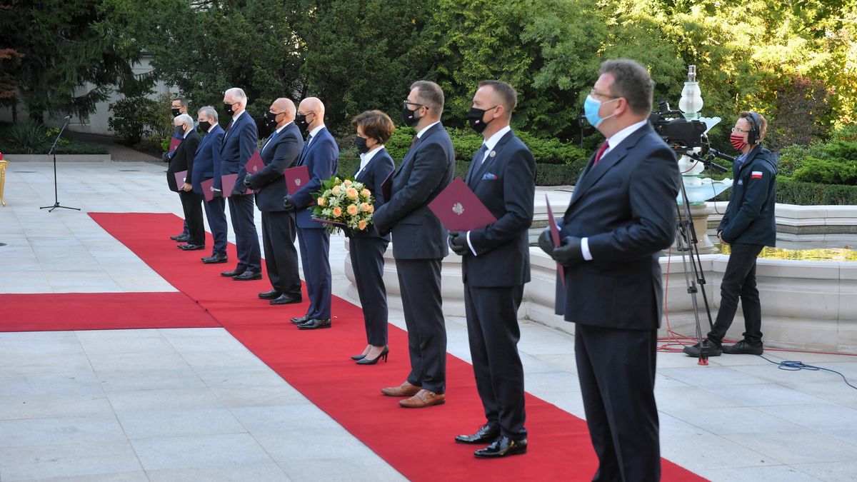 Co można powiedzieć o rządzie przez pryzmat prywatnych samochodów jego członków? Ministrowie cenią bezpieczeństwo.