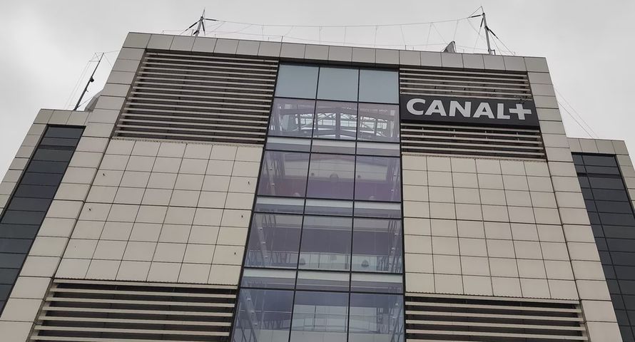 Spadła liczba abonentów Canal+. Przychody w Polsce rosną