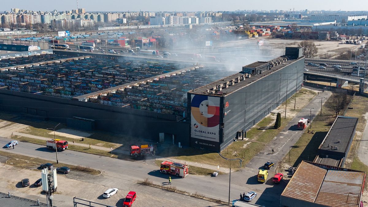 Pożar w hali przy Modlińskiej 6D w Warszawie