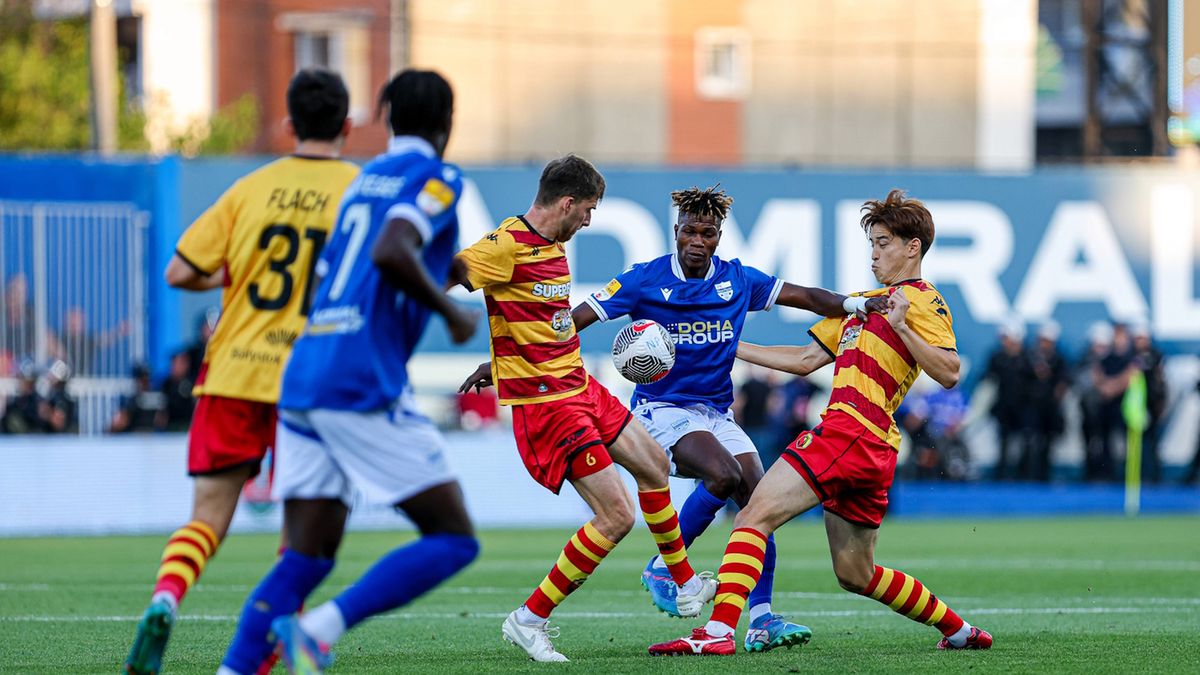 Newspix / KAMIL SWIRYDOWICZ / CYFRASPORT / Na zdjęciu: mecz FK Novi Pazar - Jagiellonia Białystok