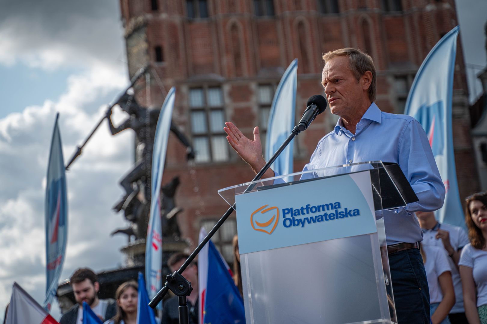 "W mieszkaniu 15 stopni i zimna woda w kranie". Donald Tusk kpi z Anny Moskwy