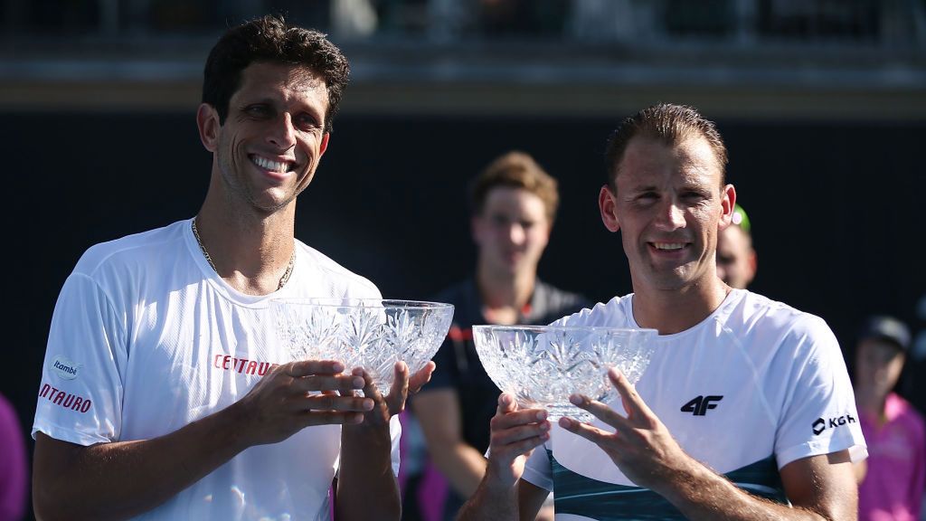 Getty Images / Mark Metcalfe / Na zdjęciu: Marcelo Melo (z lewej) i Łukasz Kubot (z prawej), mistrzowie Sydney International 2018