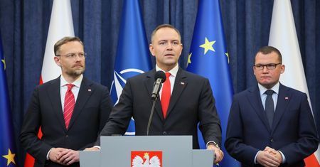 "Bezczelnie manipuluje i obraża prezydenta". Rzecznik Nawrockiego reaguje